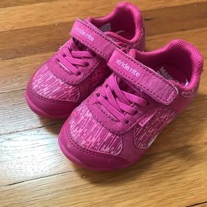 Stride Rite 5.5w toddler shoes